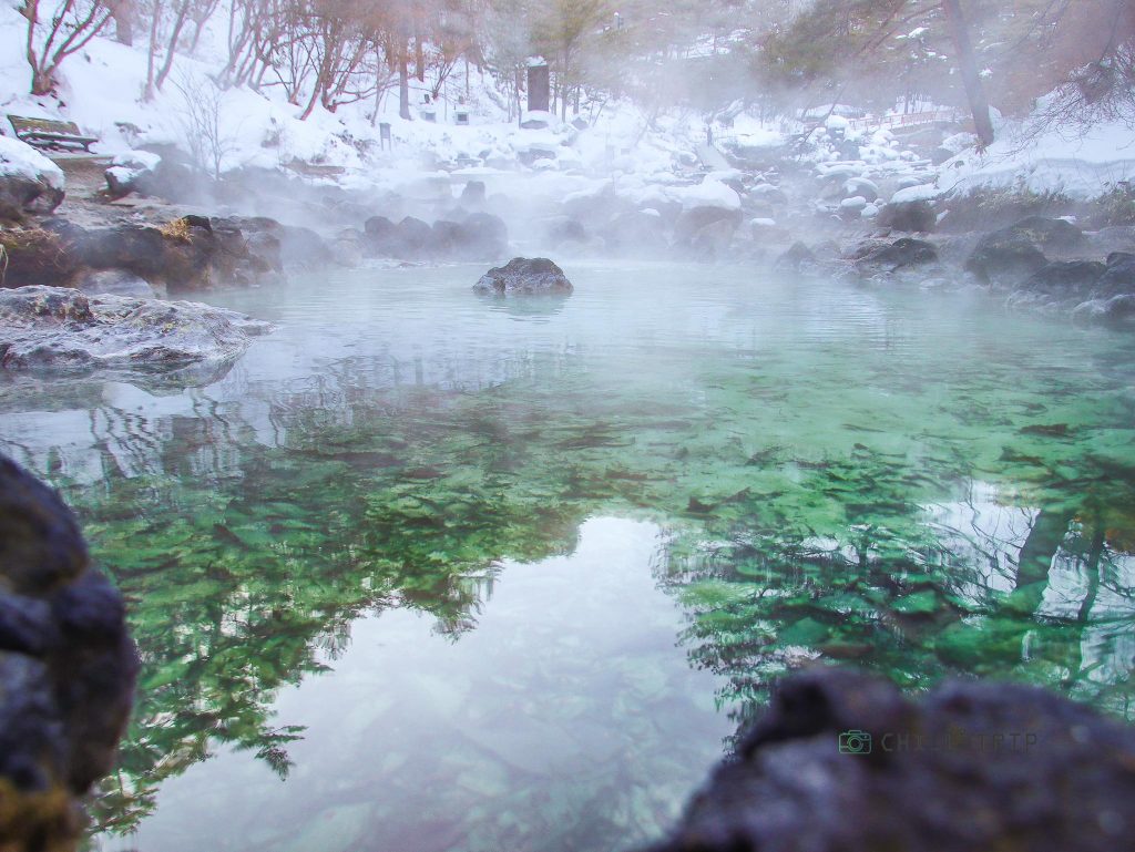 ชมบ่อน้ำพุร้อนธรรมชาติที่ Sainokawara Park